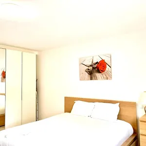 Maison d'hôtes Large In Free Parking 10mins To Airport Excellent Customer Services